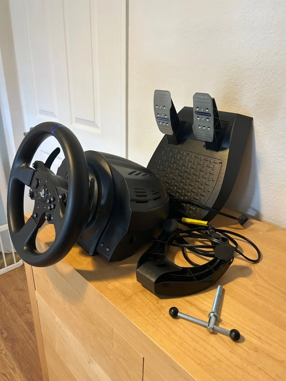 Thrustmaster T300, wheel and pedal set PS4 PS5 - Picture 4 of 4